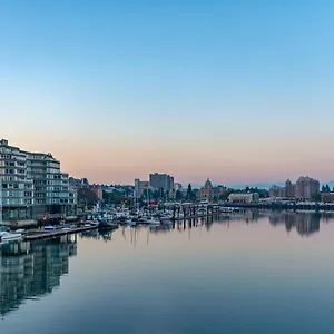 Regent Waterfront & 3* Victoria